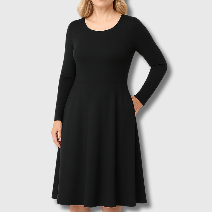 Isa | Klassinen mekko pitkillä levenevillä hihoilla