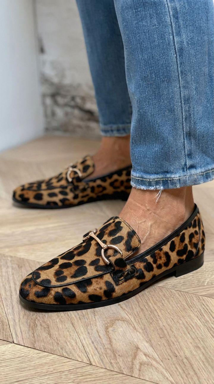 Adrianna | Rohkeat mokkasiinit leopardikuviolla